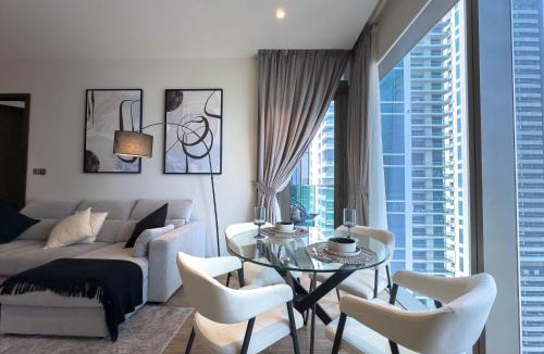 Dubai Marina Apartment | Naseem - Stylish 1BR Hotel Apartment Overlooking the Marina