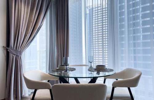 Dubai Marina Apartment | Naseem - Stylish 1BR Hotel Apartment Overlooking the Marina