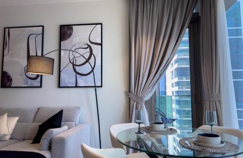 Dubai Marina Apartment | Naseem - Stylish 1BR Hotel Apartment Overlooking the Marina