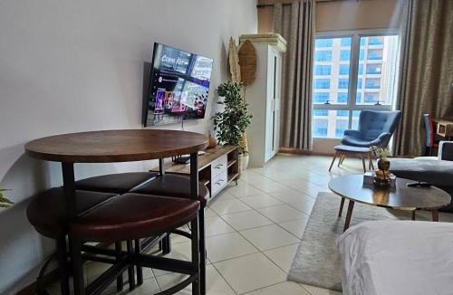 Dubai Marina Apartment | Stunning Apartment, Partial Sea View, Canal Marina View, 5 min walk To JBR Beach and METRO