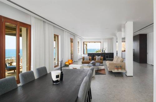 Hefer Valley House | The Cliff House וילה בבית ינאי קו ראשון לים