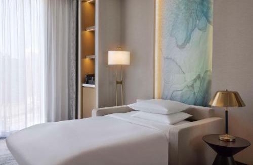 Business Bay Hotel | Embassy Suites By Hilton Dubai Business Bay