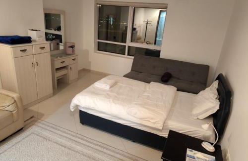 Al Khan Apartment | Smart Home Vacation Home- AYLA
