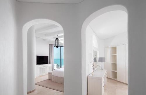 Ghantoot Resort | Anantara Retreat Santorini Abu Dhabi - Adults Only