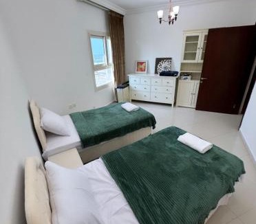 Al Khan Apartment | Smart Home Vacation Home- AYLA