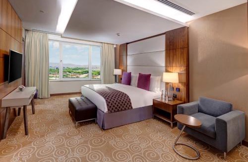 Muscat Hotel | Crowne Plaza Muscat OCEC by IHG