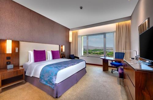 Muscat Hotel | Crowne Plaza Muscat OCEC by IHG