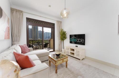 Downtown Dubai Apartment | Green living chic 1 bedroom apartment