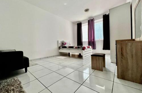 Al Majaz House | Luxury Awaits: Master Bedroom for Rent! Indulge in comfort and style.