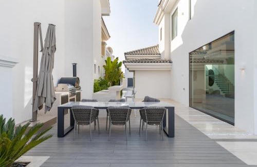 Palm Jumeirah Villa | Palm Jumeirah Paradise - 5BR Villa - Infinity Pool