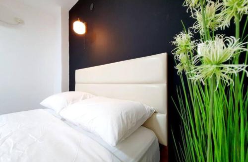 Haifa Apartment | Hantke28 Budget Apartment
