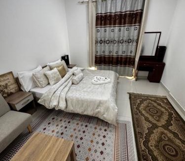 Sheikh Zayed Road Apartment | Cute Rooms and Small Partitions for Girls in Dubai- Female guests only فتيات فقط