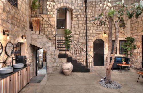 Safed Old City Hotel | אבני החושן - סוויטות יוקרה בצפת העתיקה - Avnei Hachoshen - Luxury Suites in the Old City