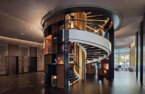 Abu Dhabi Hotel | The WB Abu Dhabi, Curio Collection By Hilton