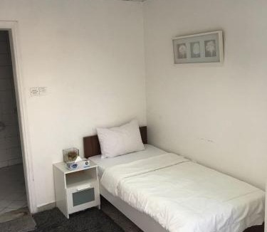 Jumeira 3 House | Relaxing Private Rooms in Compound Housing near Burj Alarab Villa 124