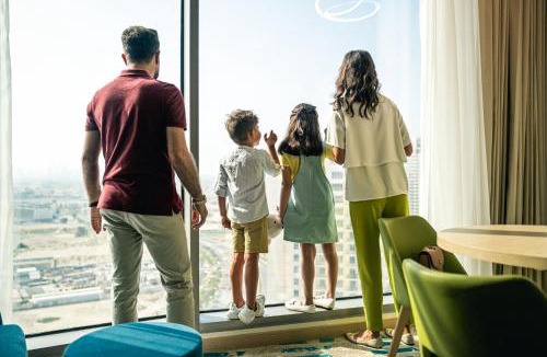 Al Barsha Hotel | Holiday Inn & Suites - Dubai Science Park by IHG
