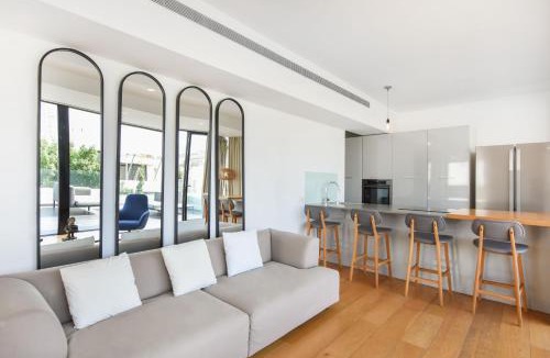 Tel Aviv City Center Apartment | Touch The Sky by HolyGuest