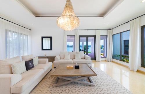 Palm Jumeirah Villa | Maison Privee - 5 Stars Villa with Private Pool or Beach on Palm Jumeirah