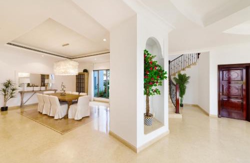 Palm Jumeirah Villa | Maison Privee - 5 Stars Villa with Private Pool or Beach on Palm Jumeirah