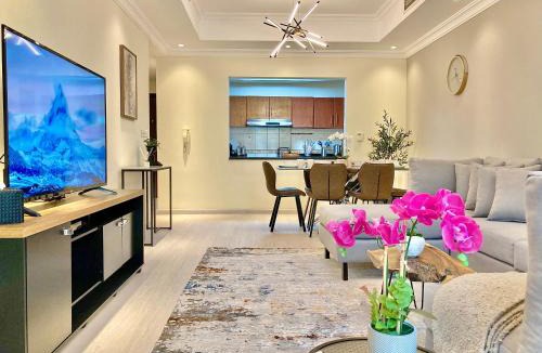 Jumeirah Lake Towers Apartment | White Sage - Lakefront Apartment Amidst Parks With Lake Access