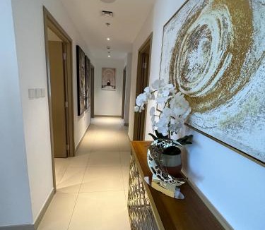 Dubai Apartment | 3BR Haven with Burj Views by MagnoliasVHR