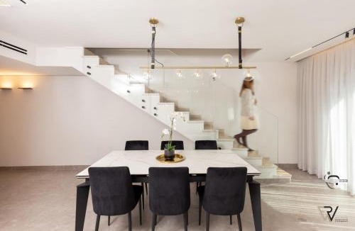 Mea She'arim Apartment | Shirat Haneviim-Luxury Penthouse #Rental Israel