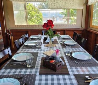 Tzuriel Bed & Breakfast | מרגנית בגליל - בקתות כפריות מקסימות עם ג'קוזי פרטי מול נוף משגע ובריכה גדולה במתחם - Wooden cabins with a private jacuzzi in front of a Galilean view and a big swimming pool in the complex