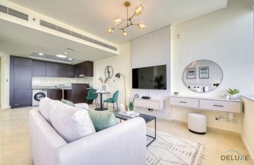 Bur Dubai Apartment | Great Deal Cozy 1BR with Pool & City Views by Deluxe Holiday Homes