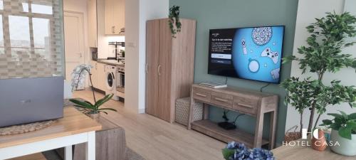 Palm Jumeirah Apartment | Palm Studio I Weekly Offer I Gym and Pool 15 16