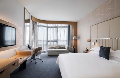 Capital Centre Hotel | Pearl Rotana Capital Centre