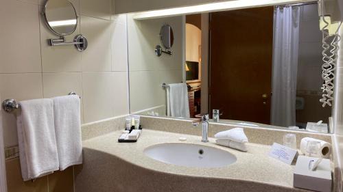 Nizwa Hotel | Golden Tulip Nizwa Hotel