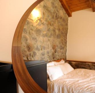 Ma'ale Gamla Ski Chalet | The green and red cabins