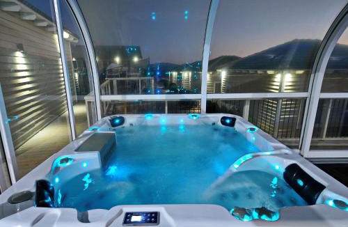 Majdal al-Shams Ski Chalet | White Suites
