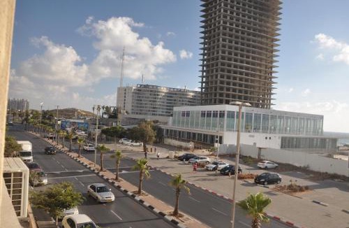 Bat Yam Apartment | Beachfront Studio Apartment Bat Yam 412
