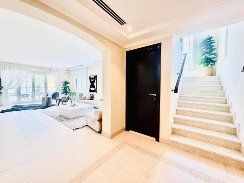 Venduras - Elite 3BR Villa With Private Pool in Jumeirah Park