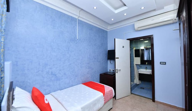 OYO 137 Marina Hotel