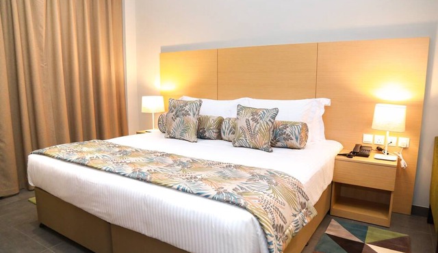 Ayla Ibri Hotel and Mall