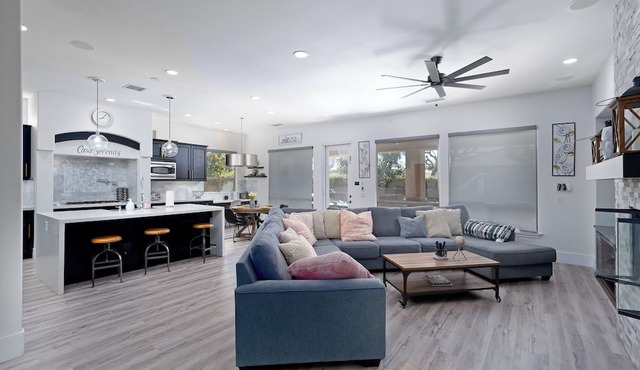 Casa Serenity Luxury Living w/Pool & Jacuzzi in Indio