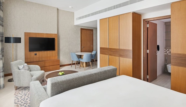 Staybridge Suites Dubai Al-Maktoum Airport by IHG