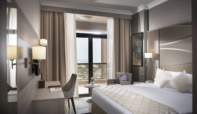 Two Seasons Hotel & Apartments