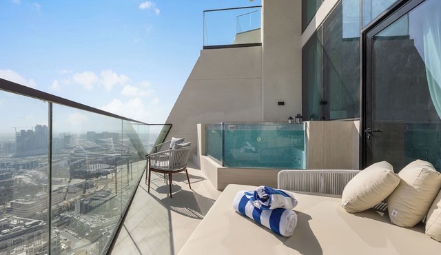 Chic 1BR Retreat with Pool & Balcony JVC