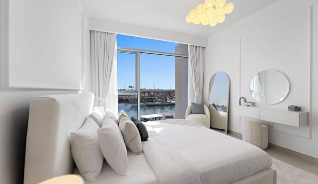 2BR M Room CF7 B Partial Canal View