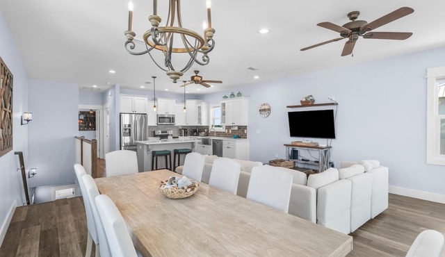 Pet Friendly Beach House - Beach Hop