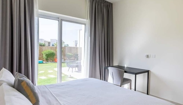 Phaedrus Living Urbana Serenity Escape