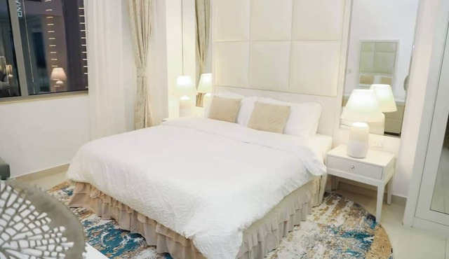 Charming 1 BR Apartment with a fantastic View of The Burj Khalifa
