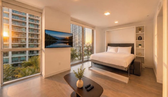 Palm Bay View Suites in Miami