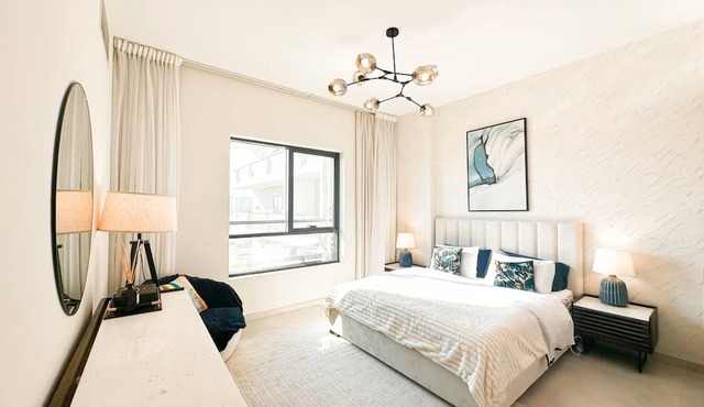 Stunning 1BR Luxury Apt with Pool View