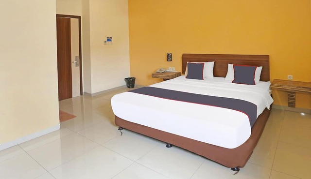 Luxury Deluxe DBL Retreat W/Free Wifi and Parking in Jakarta