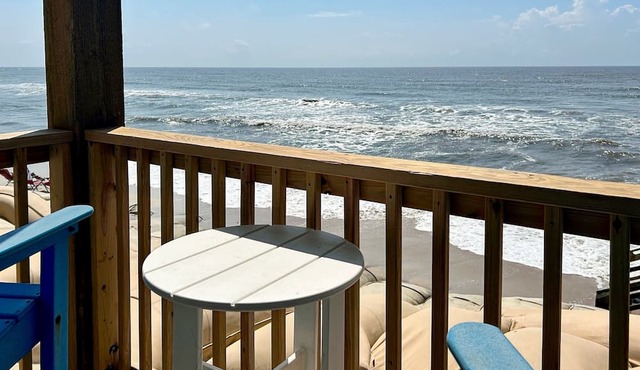 Oceanfront 1Bedroom Condo - First Floor - Sleeps 6 in North Topsail Beach