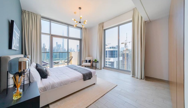 Amazing Skyscraper 3BR with Burj Khalifa View